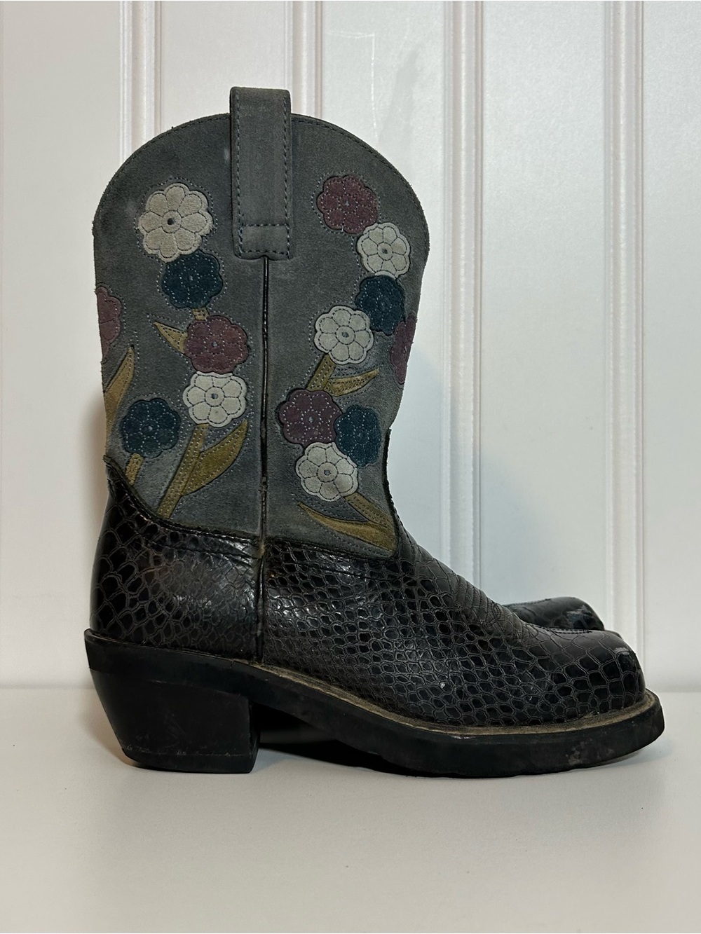 Ariat doll baby cowboy Grey suede & Black reptile Floral Western Boots